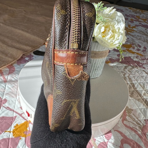 Authentic vintage LOUIS VUITTON
Monogram Pochette Marly Dragonne - Picture 8 of 17